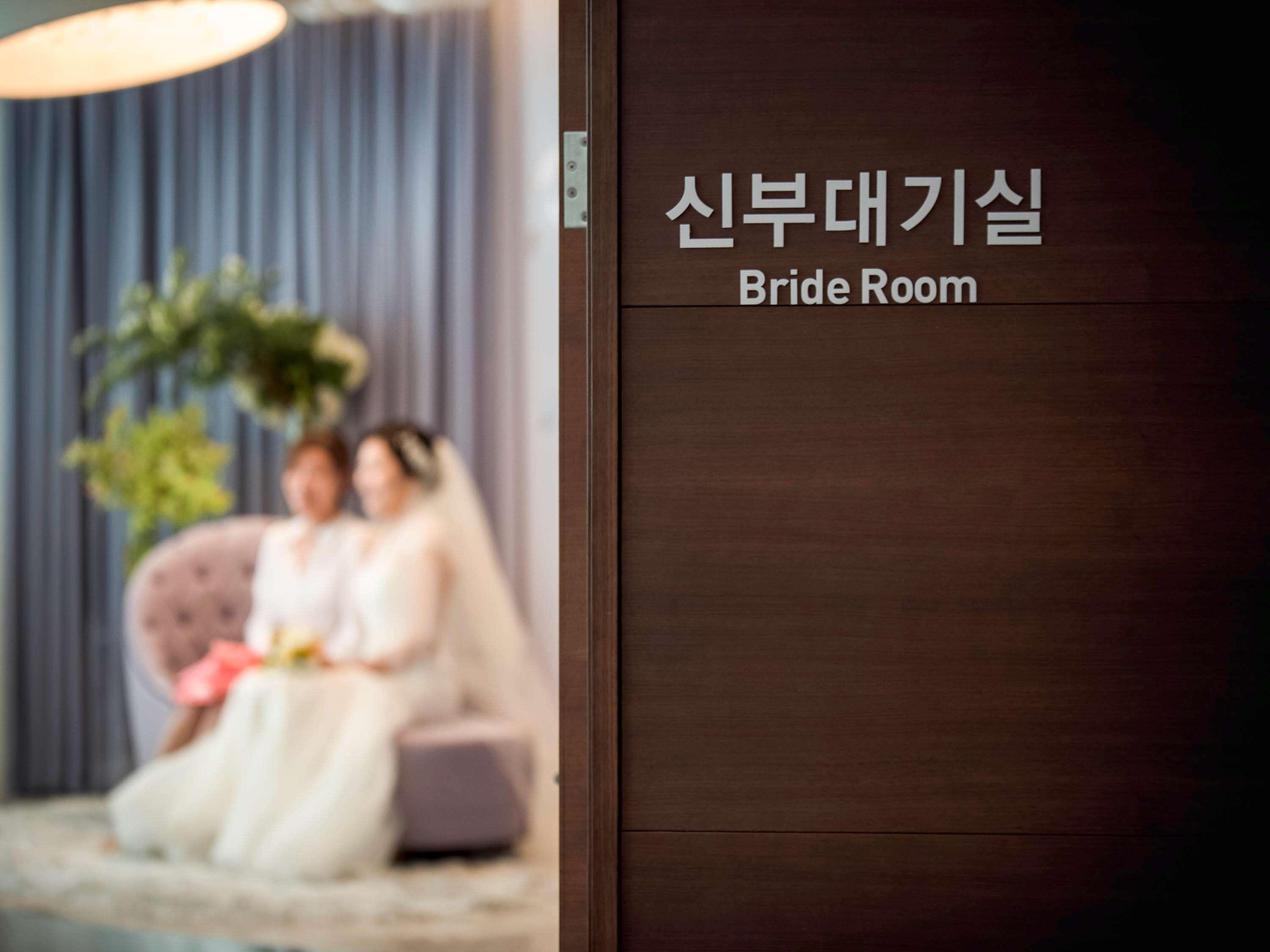 Novotel Ambassador Suwon Exteriör bild